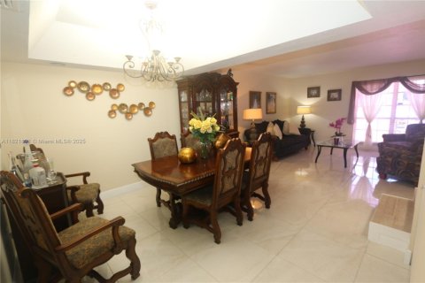 Adosado en venta en Miami, Florida, 3 dormitorios, 159.42 m2 № 1783746 - foto 17