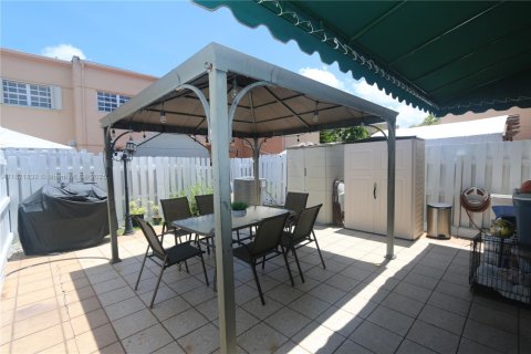 Adosado en venta en Miami, Florida, 3 dormitorios, 159.42 m2 № 1783746 - foto 30