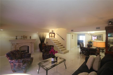 Adosado en venta en Miami, Florida, 3 dormitorios, 159.42 m2 № 1783746 - foto 13