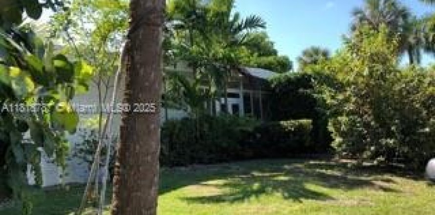 Casa en Bay Harbor Islands, Florida 4 dormitorios, 290.41 m2 № 1938199