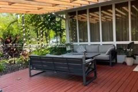 Casa en alquiler en Bay Harbor Islands, Florida, 4 dormitorios, 290.41 m2 № 1938199 - foto 15