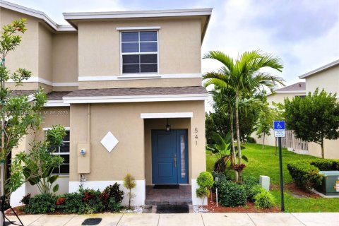 Townhouse in Florida City, Florida 3 bedrooms, 118.17 sq.m. № 1932063 - photo 1