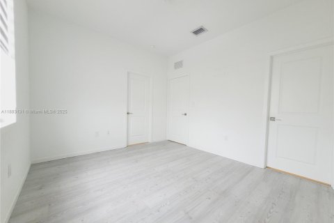 Townhouse in Florida City, Florida 3 bedrooms, 118.17 sq.m. № 1932063 - photo 10