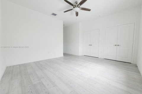 Townhouse in Florida City, Florida 3 bedrooms, 118.17 sq.m. № 1932063 - photo 16
