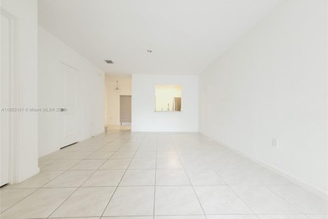 Townhouse in Florida City, Florida 3 bedrooms, 118.17 sq.m. № 1932063 - photo 3