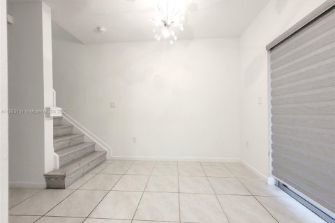 Townhouse in Florida City, Florida 3 bedrooms, 118.17 sq.m. № 1932063 - photo 6