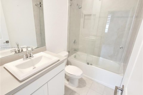 Townhouse in Florida City, Florida 3 bedrooms, 118.17 sq.m. № 1932063 - photo 13