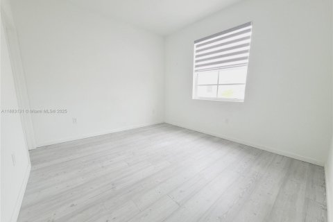 Townhouse in Florida City, Florida 3 bedrooms, 118.17 sq.m. № 1932063 - photo 11