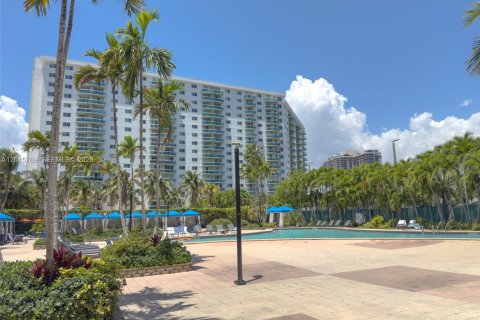 Copropriété à louer à Sunny Isles Beach, Floride: 3 chambres, 139.82 m2 № 2247372 - photo 21