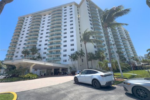 Copropriété à louer à Sunny Isles Beach, Floride: 3 chambres, 139.82 m2 № 2247372 - photo 22