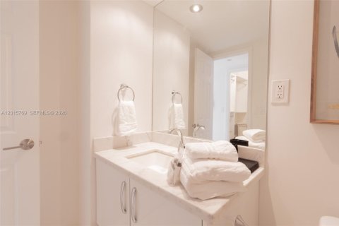 Copropriété à louer à Sunny Isles Beach, Floride: 3 chambres, 139.82 m2 № 2247372 - photo 10