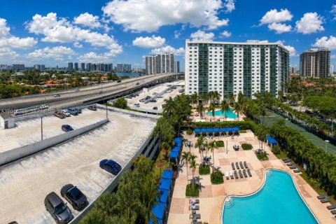 Copropriété à louer à Sunny Isles Beach, Floride: 3 chambres, 139.82 m2 № 2247372 - photo 23