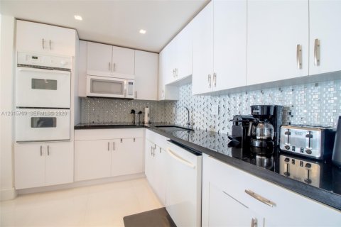 Copropriété à louer à Sunny Isles Beach, Floride: 3 chambres, 139.82 m2 № 2247372 - photo 7