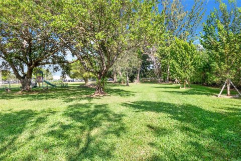 Condominio en venta en Pinecrest, Florida, 3 dormitorios, 119.84 m2 № 2077665 - foto 19