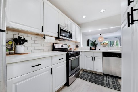 Condominio en venta en Pinecrest, Florida, 3 dormitorios, 119.84 m2 № 2077665 - foto 4