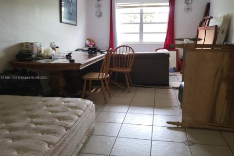 Condo in Miami, Florida, 1 bedroom  № 1763684 - photo 5