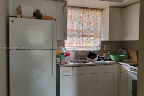 Condo in Miami, Florida, 1 bedroom  № 1763684 - photo 2