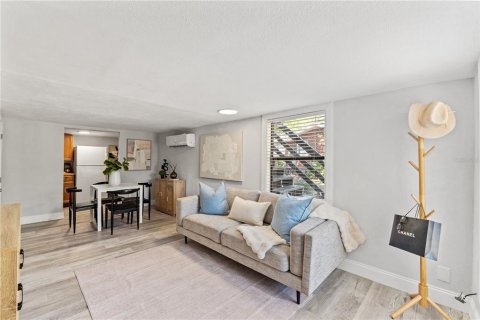 Commercial property in Tampa, Florida 2 bedrooms, 76.18 sq.m. № 1602232 - photo 3