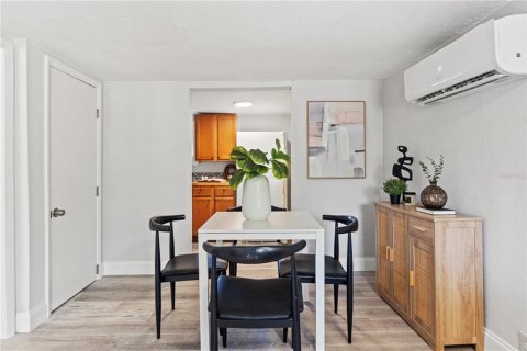 Commercial property in Tampa, Florida 2 bedrooms, 76.18 sq.m. № 1602232 - photo 6