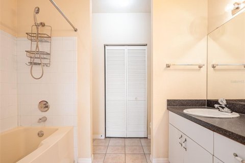 Condo in Orlando, Florida, 1 bedroom  № 1326948 - photo 19