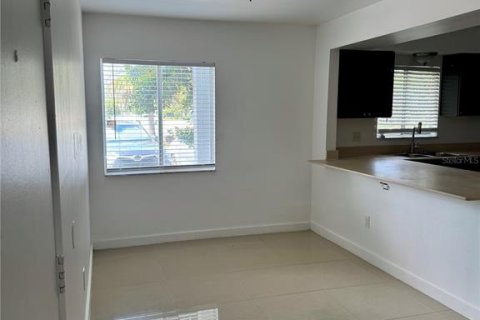 Apartamento en alquiler en Largo, Florida, 3 dormitorios, 111.95 m2 № 1852879 - foto 4