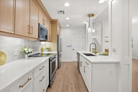 Adosado en venta en Orlando, Florida, 6 dormitorios, 292.08 m2 № 1846959 - foto 7