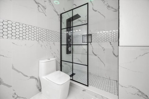 Adosado en venta en Orlando, Florida, 6 dormitorios, 292.08 m2 № 1846959 - foto 29