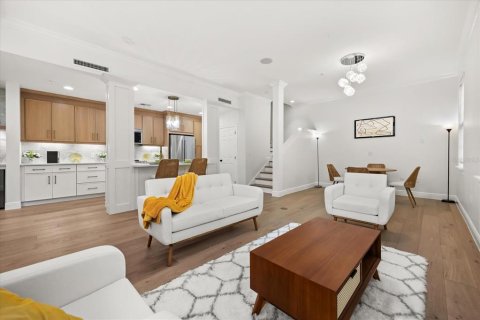 Adosado en venta en Orlando, Florida, 6 dormitorios, 292.08 m2 № 1846959 - foto 3