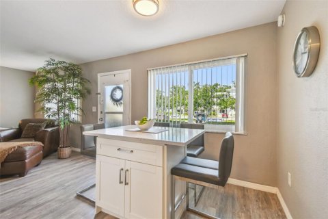 Condo in Seminole, Florida, 1 bedroom  № 1782670 - photo 10