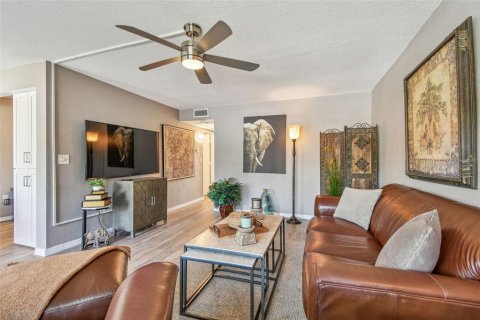 Condo in Seminole, Florida, 1 bedroom  № 1782670 - photo 8