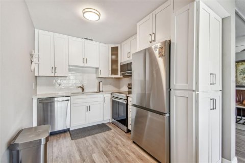 Condo in Seminole, Florida, 1 bedroom  № 1782670 - photo 12