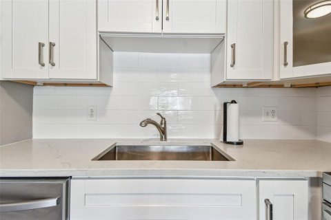 Condo in Seminole, Florida, 1 bedroom  № 1782670 - photo 14