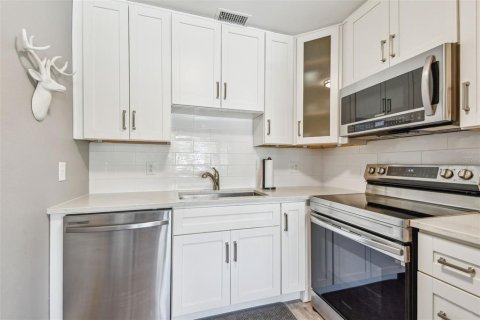 Condo in Seminole, Florida, 1 bedroom  № 1782670 - photo 17