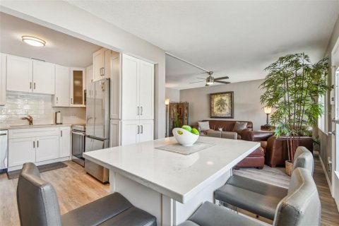Condo in Seminole, Florida, 1 bedroom  № 1782670 - photo 11