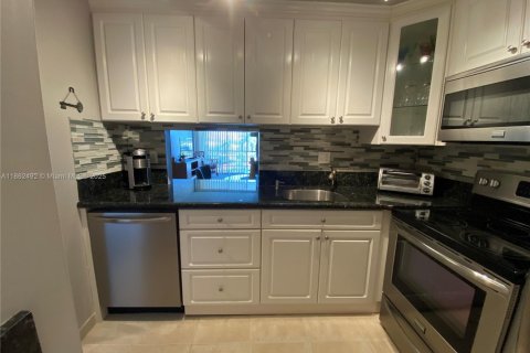 Condominio en venta en North Miami Beach, Florida, 1 dormitorio, 74.6 m2 № 1890870 - foto 7