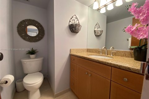 Condominio en venta en North Miami Beach, Florida, 1 dormitorio, 74.6 m2 № 1890870 - foto 13