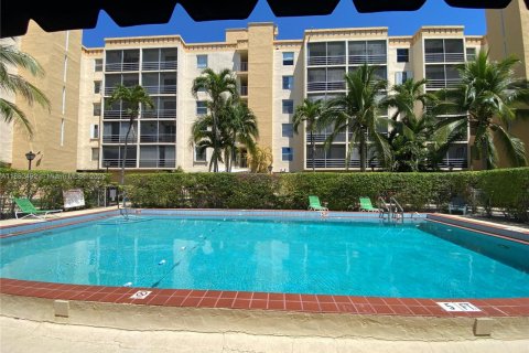 Condominio en venta en North Miami Beach, Florida, 1 dormitorio, 74.6 m2 № 1890870 - foto 26