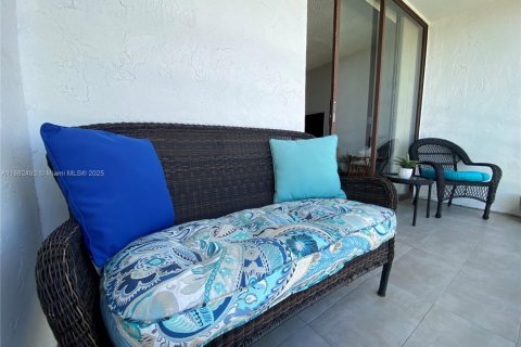 Condominio en venta en North Miami Beach, Florida, 1 dormitorio, 74.6 m2 № 1890870 - foto 18