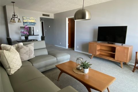 Condominio en venta en North Miami Beach, Florida, 1 dormitorio, 74.6 m2 № 1890870 - foto 9