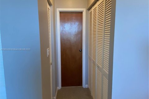Condominio en venta en North Miami Beach, Florida, 1 dormitorio, 74.6 m2 № 1890870 - foto 6