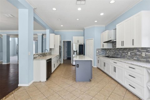 House in Tampa, Florida 4 bedrooms, 334.54 sq.m. № 1751578 - photo 9