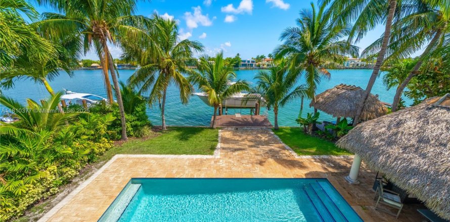 Casa en Miami Beach, Florida 4 dormitorios, 418.25 m2 № 1756950