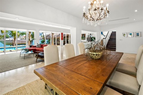 House in Miami Beach, Florida 4 bedrooms, 418.25 sq.m. № 1756950 - photo 16