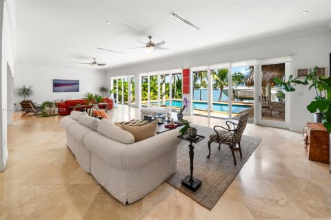 House in Miami Beach, Florida 4 bedrooms, 418.25 sq.m. № 1756950 - photo 9