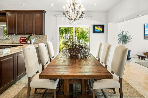House in Miami Beach, Florida 4 bedrooms, 418.25 sq.m. № 1756950 - photo 15