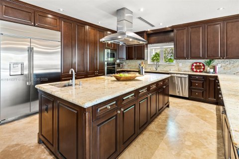 House in Miami Beach, Florida 4 bedrooms, 418.25 sq.m. № 1756950 - photo 13