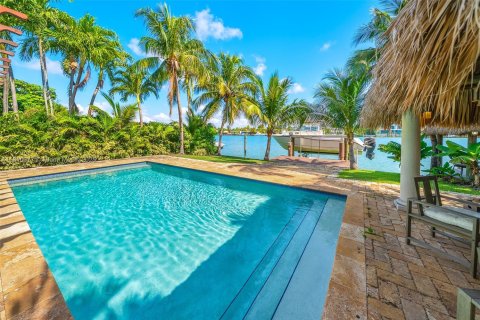 House in Miami Beach, Florida 4 bedrooms, 418.25 sq.m. № 1756950 - photo 2