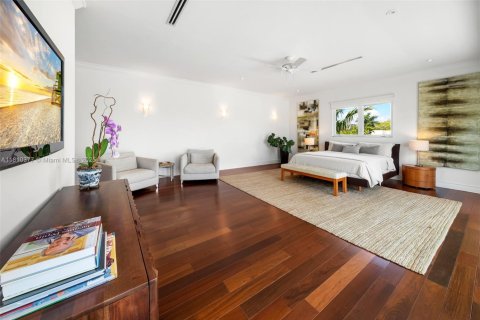 House in Miami Beach, Florida 4 bedrooms, 418.25 sq.m. № 1756950 - photo 20