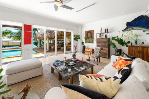 House in Miami Beach, Florida 4 bedrooms, 418.25 sq.m. № 1756950 - photo 10
