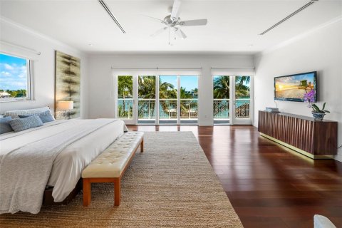 House in Miami Beach, Florida 4 bedrooms, 418.25 sq.m. № 1756950 - photo 18